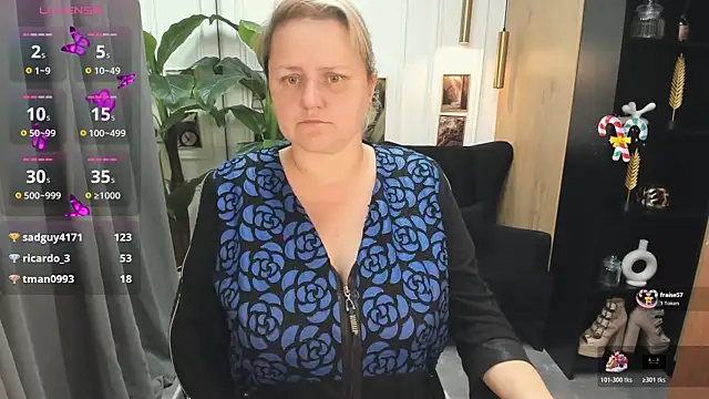 ScarlettSoft Adlı Modelin Canlı XXX Sohbeti