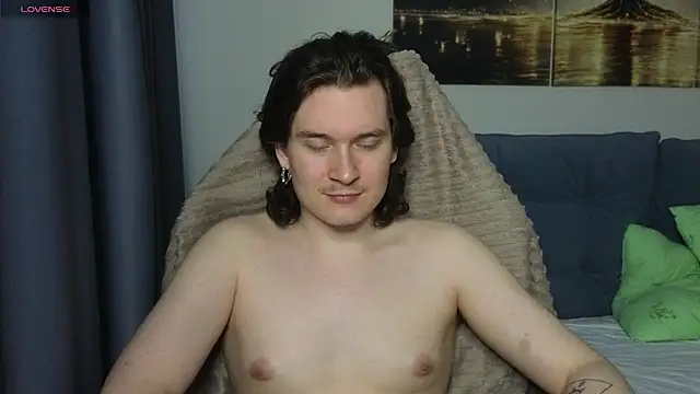 MoreRealAlex live XXX chat