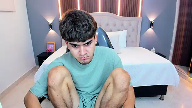 Tommy18__ live XXX chat