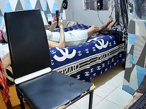 Trish_CurveCock Adlı Modelin Canlı XXX Sohbeti