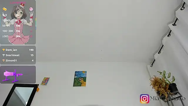 Mia-Valeria- XXX чат на живо