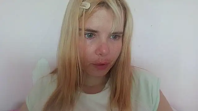 دردشة HornyElena الجنسية المباشرة