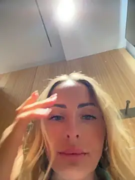 EmaSalis' Live XXX Chat