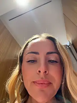 EmaSalis' Live XXX Chat