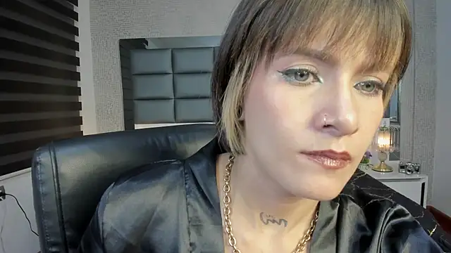 Mrs_Regina_clk Live XXX-chat