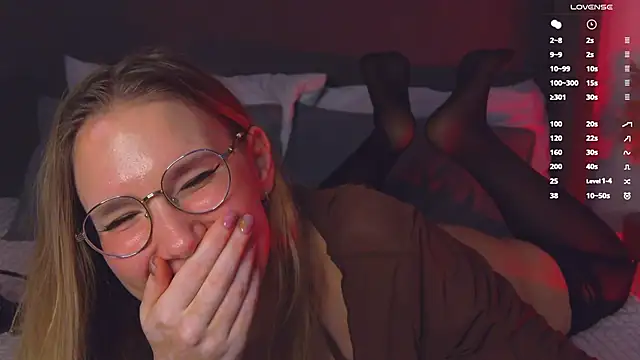 Živý XXX chat LeslieMines