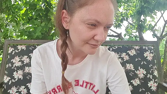 AddictiveLara live XXX chat