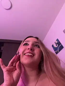 MoraInFire 라이브 XXX 채팅