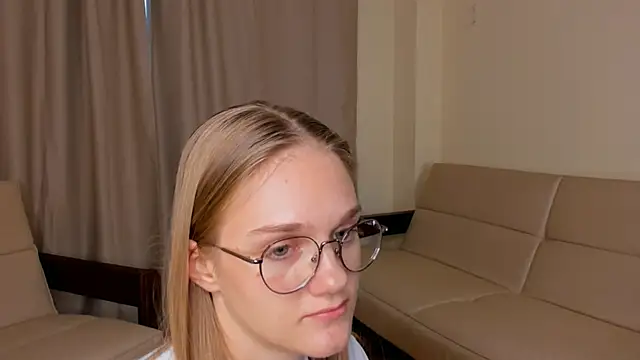 FemMantis' Live XXX Chat