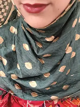 Indian-Aleena Adlı Modelin Canlı XXX Sohbeti