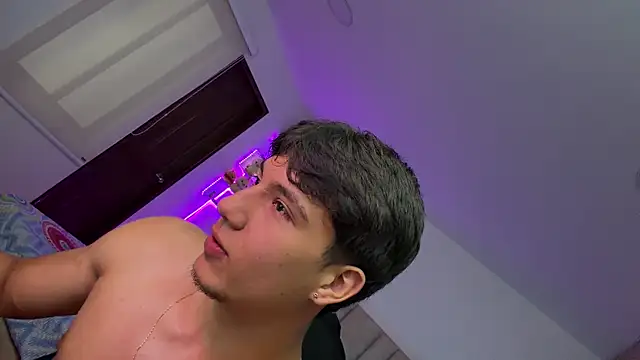 CHRIS_MORGAN1 Adlı Modelin Canlı XXX Sohbeti