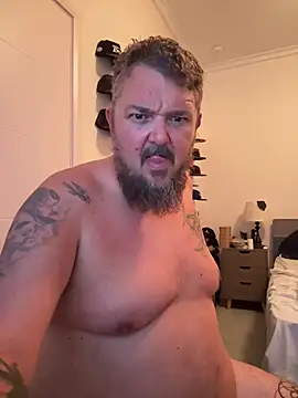 TatooedBear Adlı Modelin Canlı XXX Sohbeti