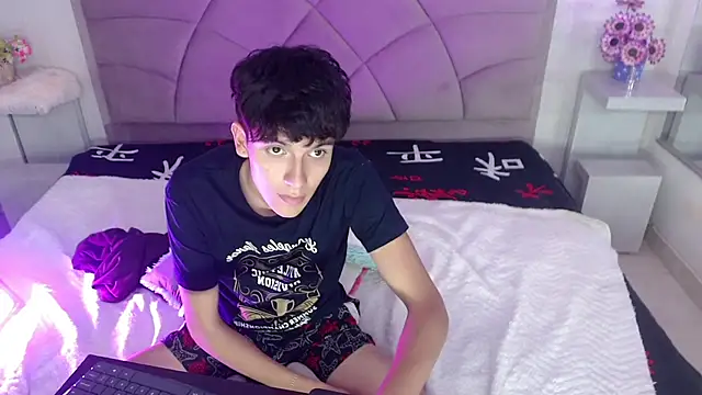 Онлайн  чат XXX ethan_twink22