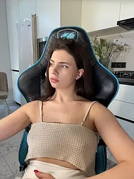 CurlyLara's Live XXX Chat