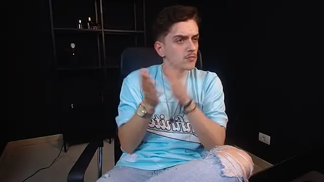 צ'אט XXX בשידור חי של FelixStarkk