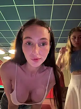 -missbehaving- live XXX chat