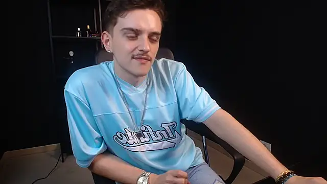 Živý XXX chat FelixStarkk