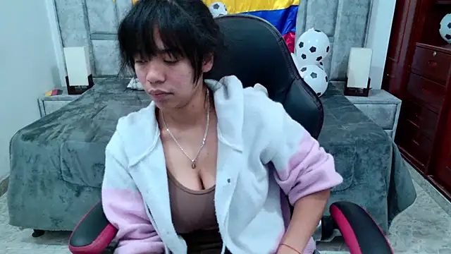Chatroom XXX en direct de laureentt_