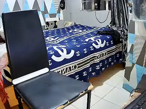 Trish_CurveCock Adlı Modelin Canlı XXX Sohbeti