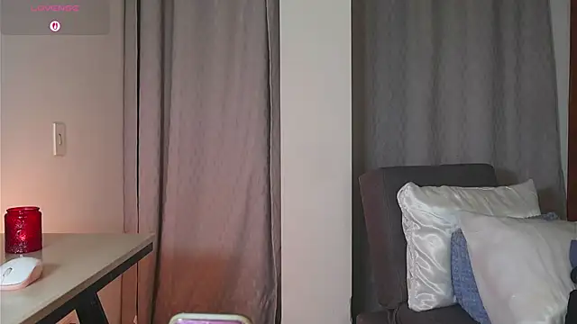 Czat XXX na żywo – Mia_sweet80