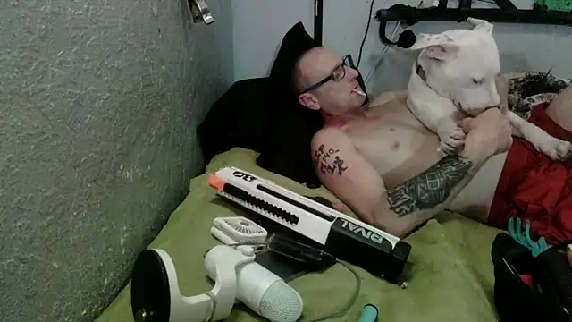 Chat +18 de PornStro921 ao vivo