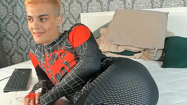 CinderMetric live XXX chat