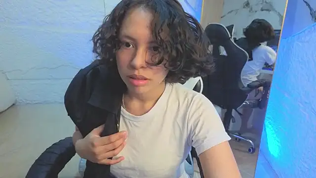 karim_v_v Adlı Modelin Canlı XXX Sohbeti