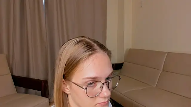 FemMantis' Live XXX Chat