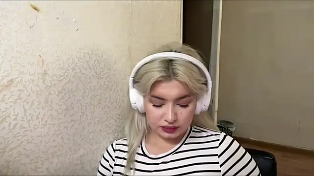 SpotlessParaffin Live XXX-Chat