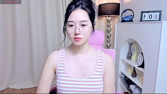 XXX chat uživo modela miuu6868
