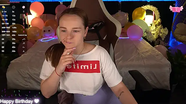 FoxyShy's Live XXX Chat