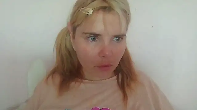 HornyElena Adlı Modelin Canlı XXX Sohbeti
