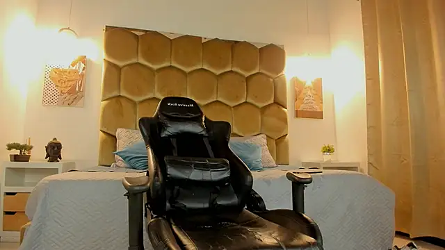XXX chat uživo modela OliverThompsonJS