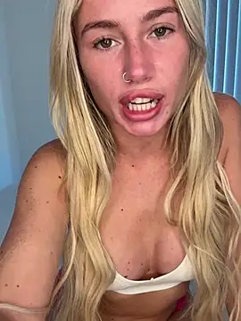 SexySaraxxoo webcam show