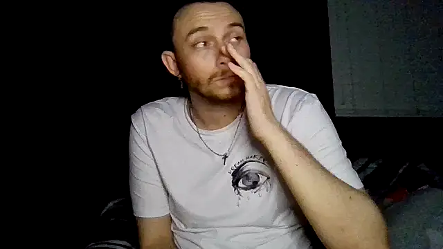 XXX chat uživo modela Mikecloudyhawk