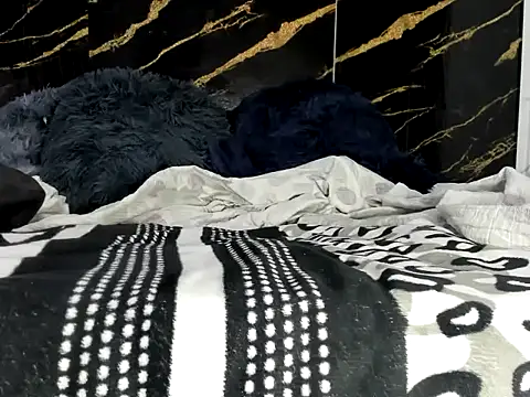 rich_little_brunette18: διαδικτυακό σόου στην κάμερα