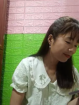 AmyLinee01 即時 XXX 聊天