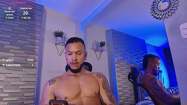 ARON_TAYLER01's Live XXX Chat