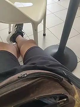 kauliaris28's Live XXX Chat