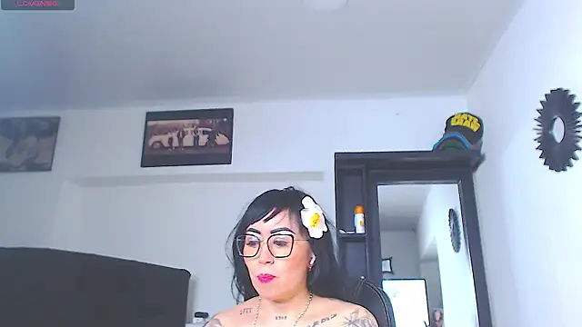 Vicky_hotmilf Chat XXX live