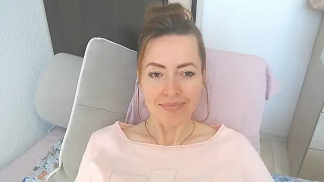 NicoleEunice87 Adlı Modelin Canlı XXX Sohbeti