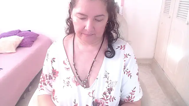 leonela_69のライブXXXチャット