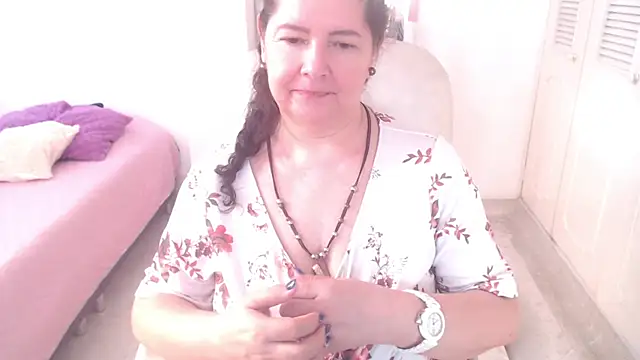 leonela_69: онлайн-секс-чат