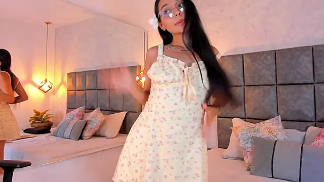 Roseaurora live XXX chat