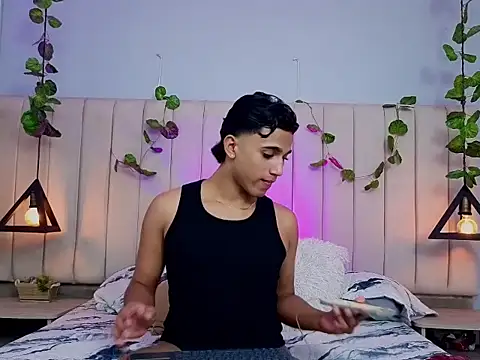 Pokazy przed kamerką – Morgan_Bladee