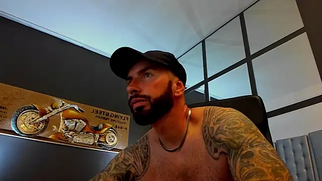 AronGrant's Live XXX Chat