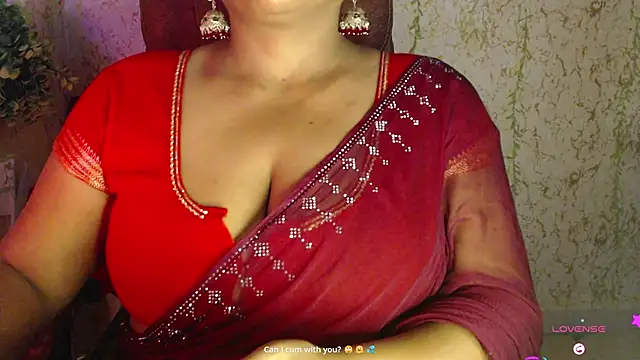 Chat +18 de ItsMiraDesire ao vivo