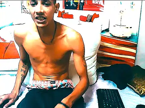 Chat +18 de IndianSavageMale ao vivo