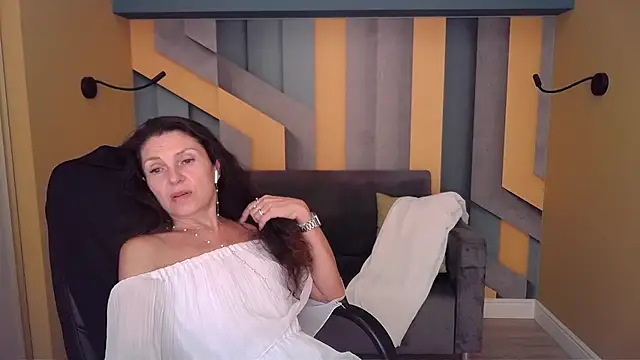 EllaLong's Live XXX Chat