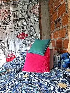 Juli_Powl Chat XXX in diretta